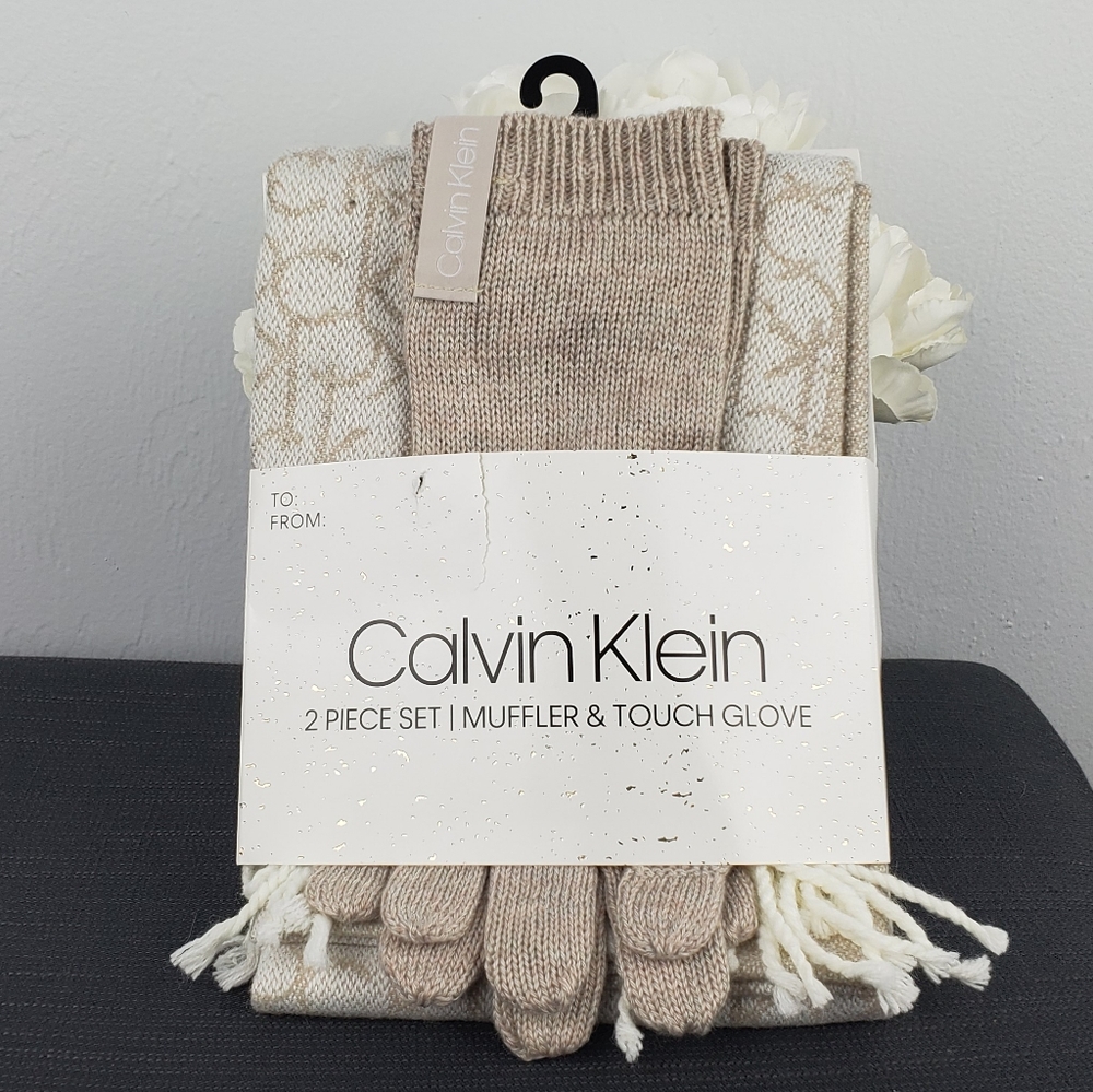 CALVIN KLEIN MUFFLER AND TOUCH GLOVE SET